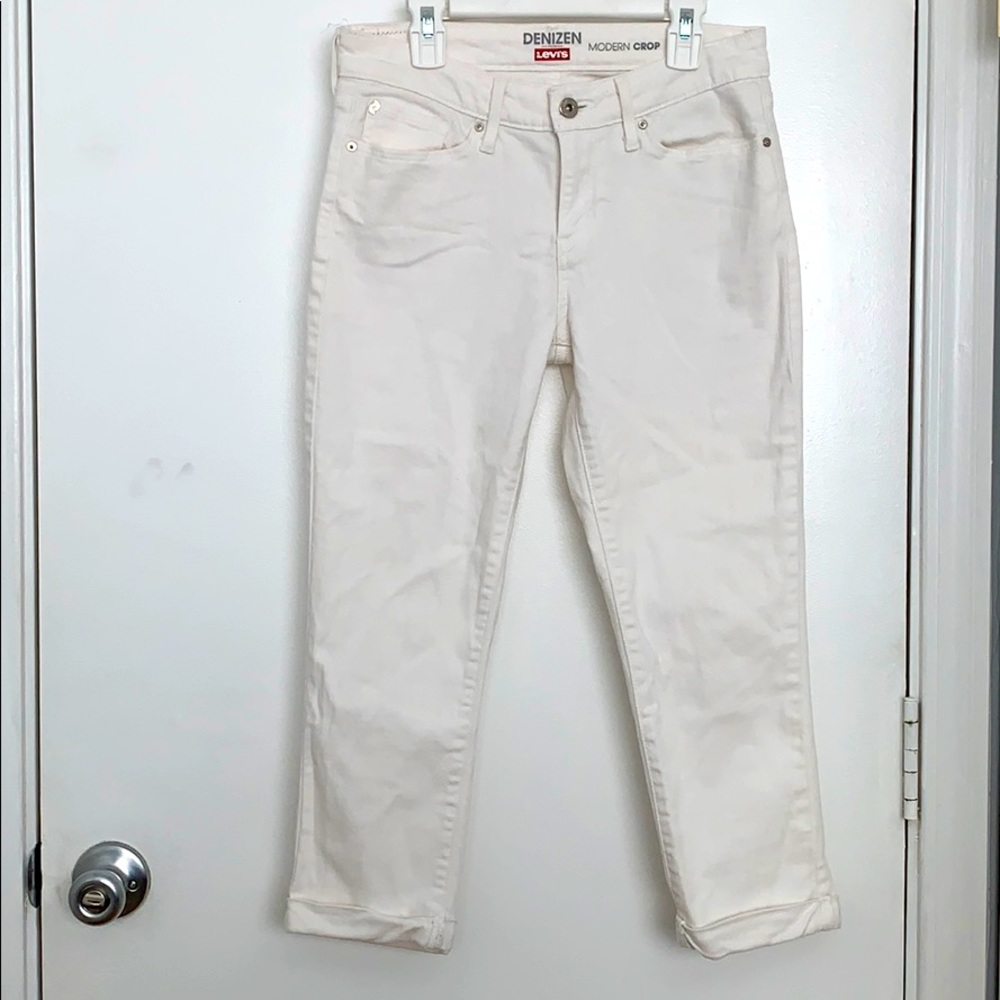 White cropped jeans 👖